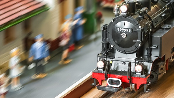 model-train-display (1)
